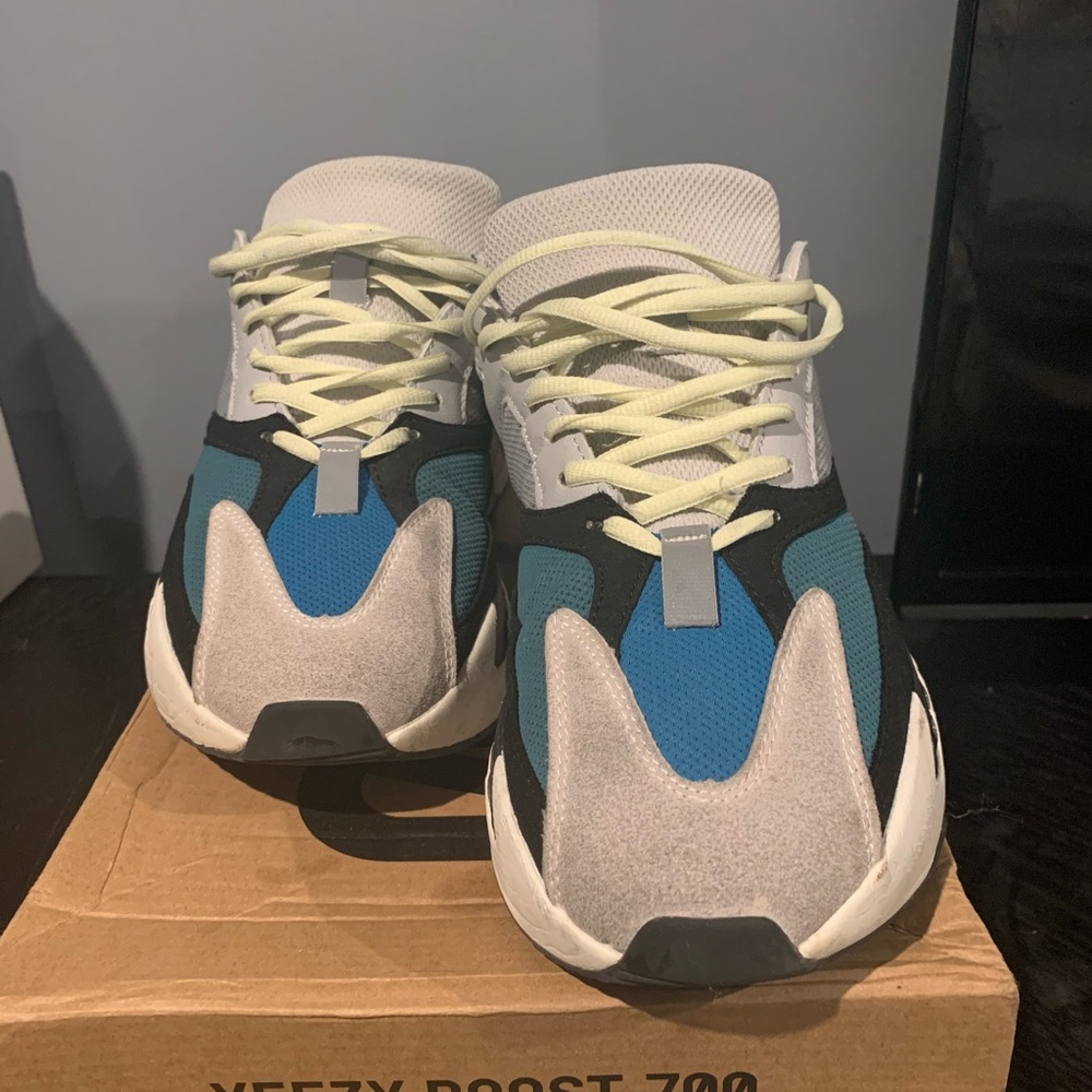 Yeezy boost 700 wave runner